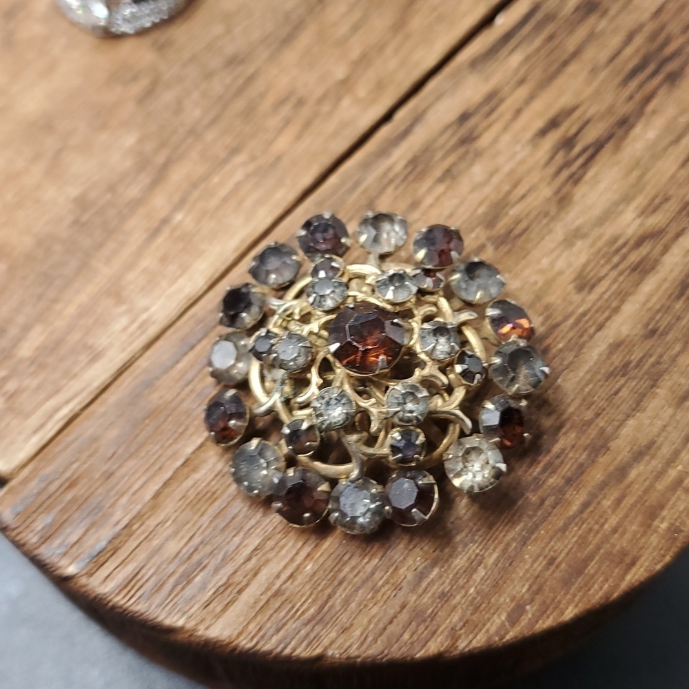 B833 stunning dome amythest brooch vintage estate‎ collection